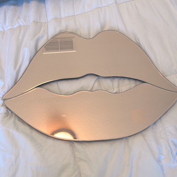 Other - Mirrored lips